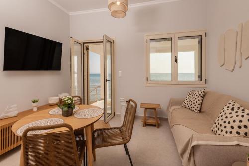 TV o dispositivi per l'intrattenimento presso Athinas beach house