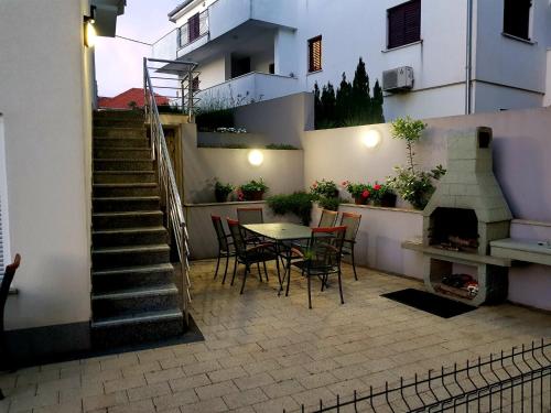 Apartments Karlo