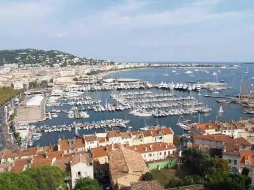 a harbor with a bunch of boats in the water at Camping 4 étoiles - eebaeh in Hyères