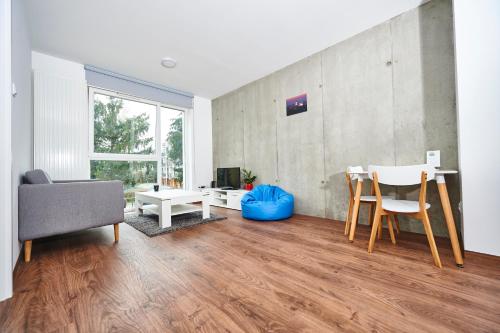 a living room with a table and chairs at Cube Apartamenty in Lublin