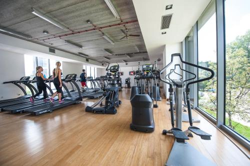 Fitness centrum a/nebo fitness zařízení v ubytování Cube Apartamenty