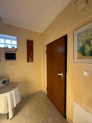 a room with a wooden door and a table at Yucca house in Elani