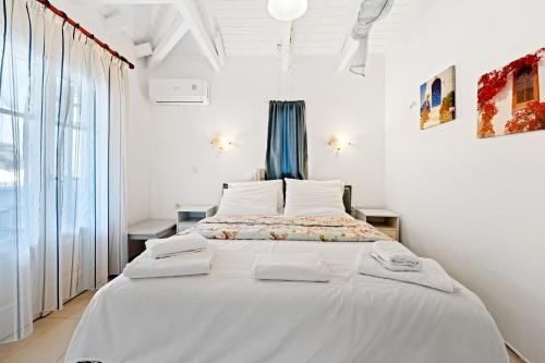 Una cama o camas en una habitación de Hotel Selini