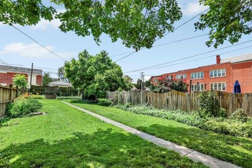 a backyard with a fence and a yard withgrass at Historic Downtown Gettysburg Gem in Gettysburg