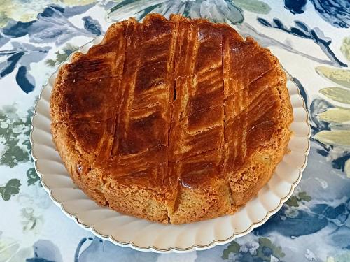 a pie sitting on a paper plate on a table at Chambres D'hôtes De Kerantum in Mahalon
