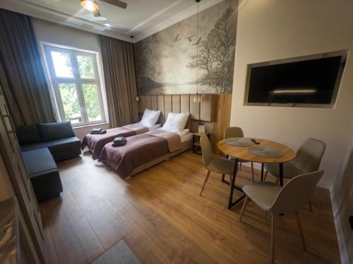 a living room with a couch and a table at DK Apartamenty Mazurskie in Olsztyn