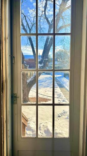 a window looking out at a tree in the snow at Historic Downtown Gettysburg Gem in Gettysburg