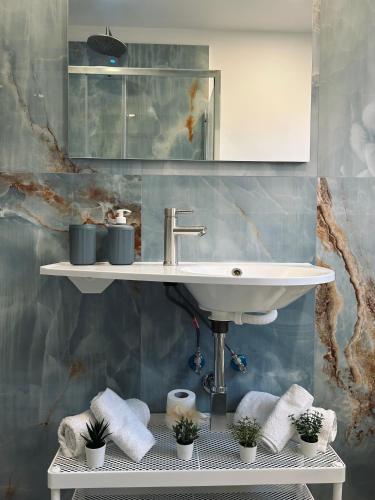 a bathroom with a sink and a mirror at Amor home b&b - 200m dalla metro A Subaugusta in Rome