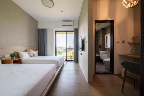Cama o camas de una habitación en 漫居民宿- 一日僅接一組客人, 電梯, 電動車充電樁, 電動麻將, Switch