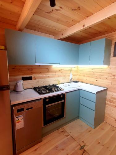 Kuchyň nebo kuchyňský kout v ubytování Modern Chalet