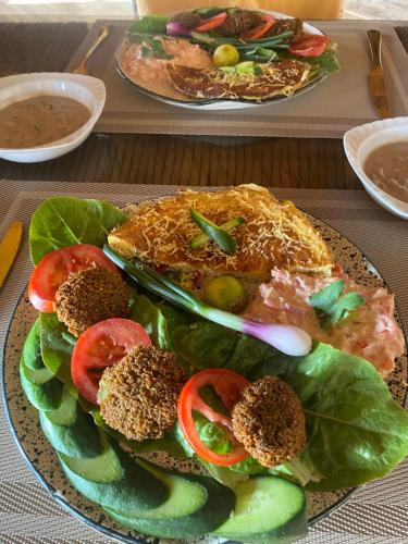ホテルの敷地内または近くでの食事または食べ物