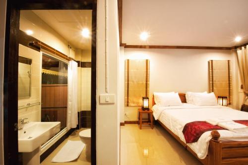 ห้องน้ำของ Baan Nam Pen Resort