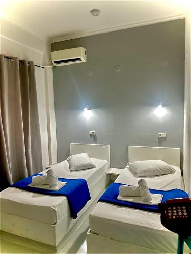 Una cama o camas en una habitación de Sparta Team Hotel