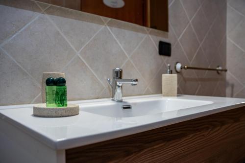 a white sink in a bathroom with at Villa Marika in Dragonetti