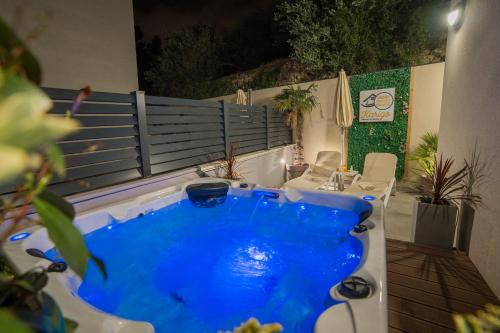 Luxury Apartments Karigo