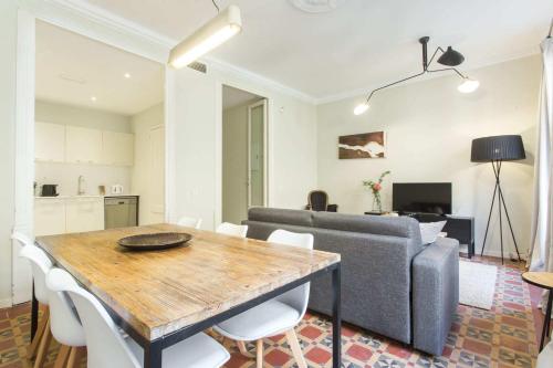 The Collection Barcelona - Las Ramblas - Liceo 4 BD with balcony