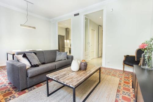 The Collection Barcelona - Las Ramblas - Liceo 4 BD with balcony