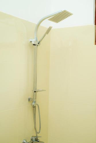 Bilik mandi di Ashwin Ayurveda Villa