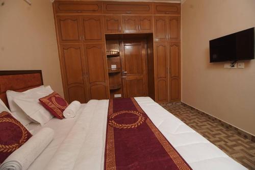 Postel nebo postele na pokoji v ubytování Hill View 4br Apt Near Shimla Mall Road