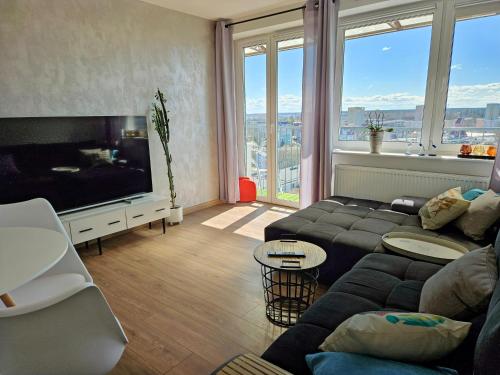 TV a/nebo společenská místnost v ubytování Sky Hai Apartment