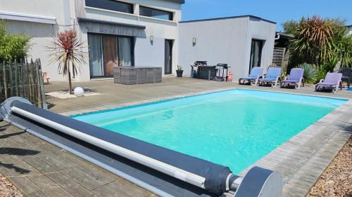 Swimmingpoolen hos eller tæt på Les Tamaris