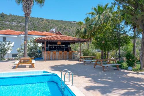 Bazén v ubytování Xanthos Hotel Patara Ev nebo v jeho okolí