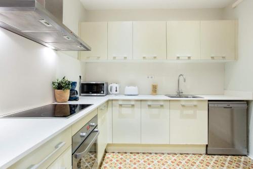 The Collection Barcelona - Next to the beach - Las Ramblas 4 bedroom with balcony