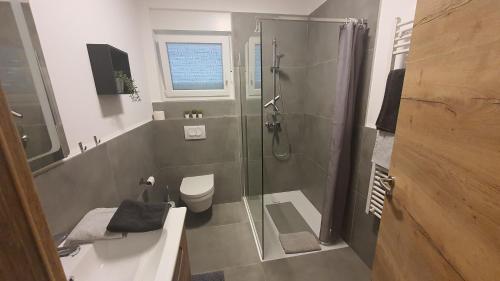 a bathroom with a shower and a toilet at Ferienwohnung Adriaperle Villa Casper mit Whirlpool in Palit