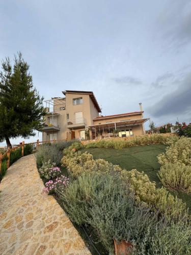 a house on top of a hill with plants at EuZoea Country Home in Kapandrítion