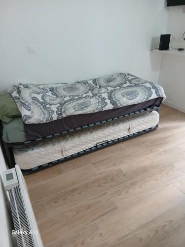 Ένα ή περισσότερα κρεβάτια σε δωμάτιο στο Aix Pont de Larc California 2 Coté Jardin - Parking