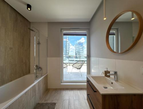 Koupelna v ubytování Panorama Capital SkyRiver Residence