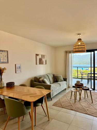 Appart tout équipé et vue sur la mer