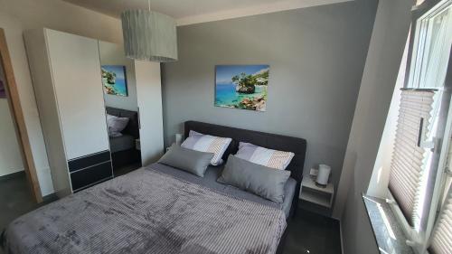a bedroom with a bed with two pillows at Apartments Erdgeschoss Villa Casper in Palit