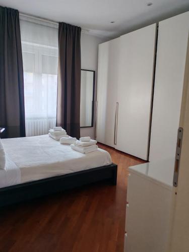 a bedroom with a bed with towels on it at Manin Private SPA, Luxury Apartment very close to the sea, with beach umbrella and deckchairs included in Pescara