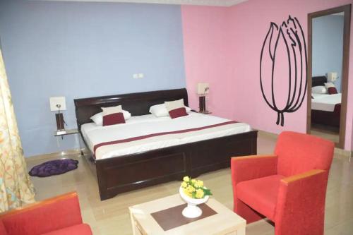 Gallery image of Royal Lee's Hotel in Tutu