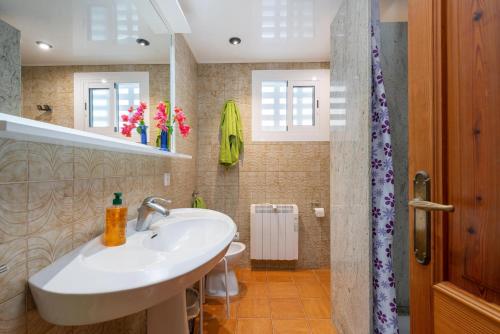 Salle de bains dans l'établissement Estrel