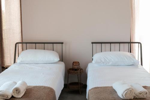 two beds sitting next to each other in a bedroom at Limonura in Tsikhisdziri