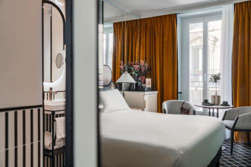 Katil atau katil-katil dalam bilik di Hotel Faubourg Galant Paris - Handwritten Collection