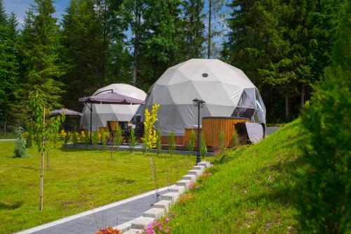 Сад в Glamp Mała Łąka Jacuzzi & Sauna Zakopane