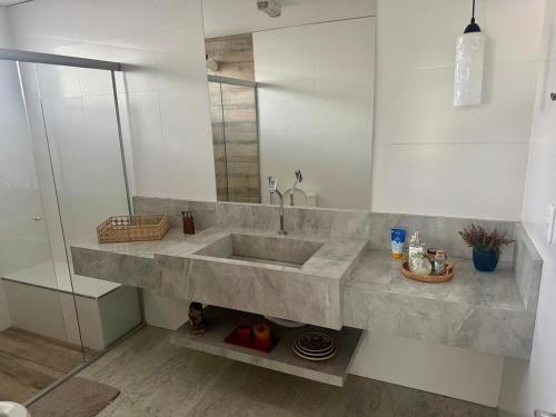 a bathroom with a sink and a mirror at Casa Amendoeiras in Lagoa Santa