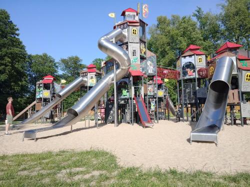 Zona de juegos infantil en Całoroczny Apartament u Grzegorza