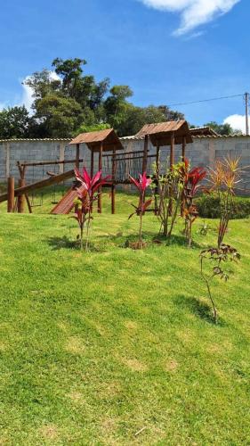 Un jardín fuera de Chácara - Recanto dos Sonhos -CMC - IBIUNA
