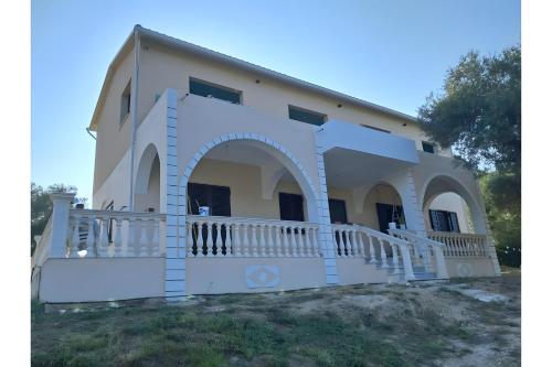 Budova, kde se vila nachází