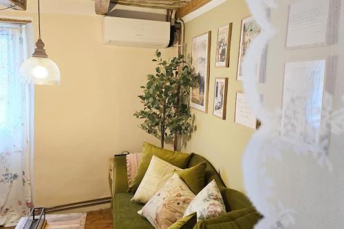 Posezení v ubytování Le Allegre Comari di Nesso, casa e benessere