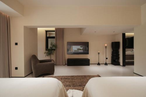 Una cama o camas en una habitación de JIYU Hotel