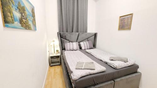 Postel nebo postele na pokoji v ubytování Comfortable rooms in Lugner City area HE