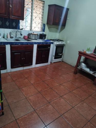 Kuchyň nebo kuchyňský kout v ubytování Villalobos Hotel Managua