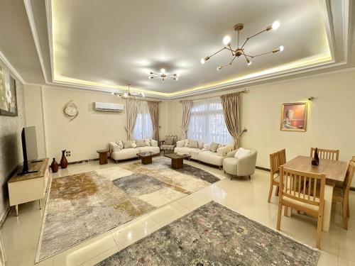 Royal Apartment with Garden