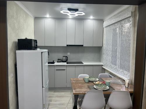 Küche/Küchenzeile in der Unterkunft город Балхаш, Шашубая 8г