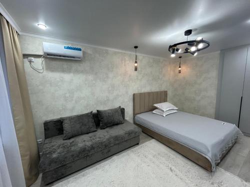 Ein Bett oder Betten in einem Zimmer der Unterkunft город Балхаш, Шашубая 8г